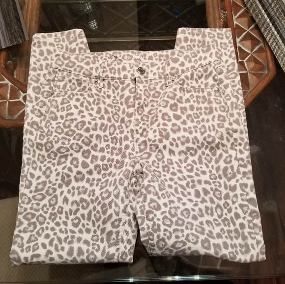 Curvy-Fit Sculpt High-Rise Leopard-Print Skinny Ankle Jeans - Picture 4 of 12